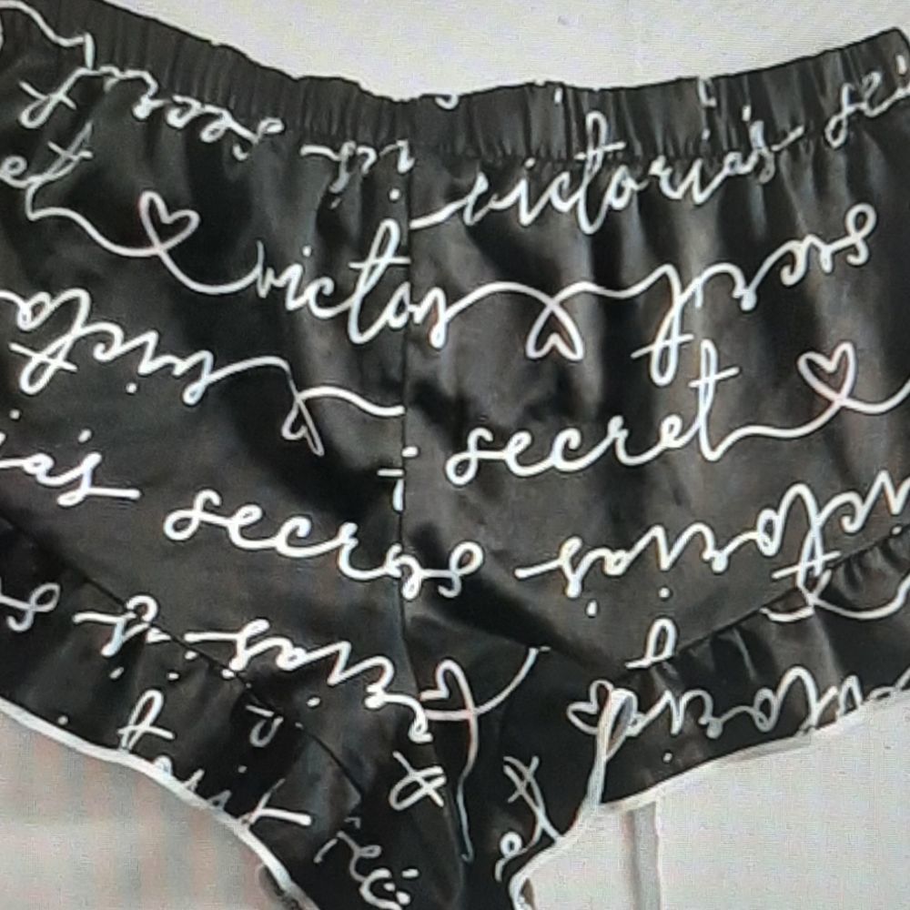Victoria Secret Shorts Sleep shorts waist:16.5.  Inseam 2.